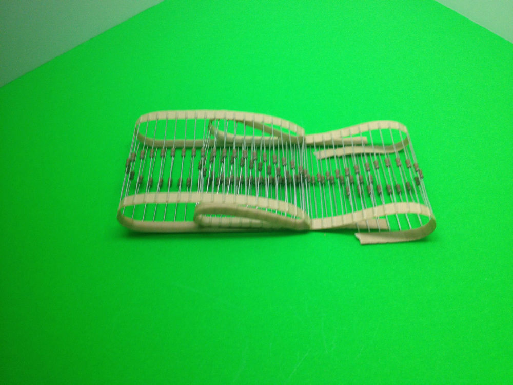 121 Ohm 1/4 Watt 1% Metal Film Resistor Lot of 100 Pieces (271-121-RC)
