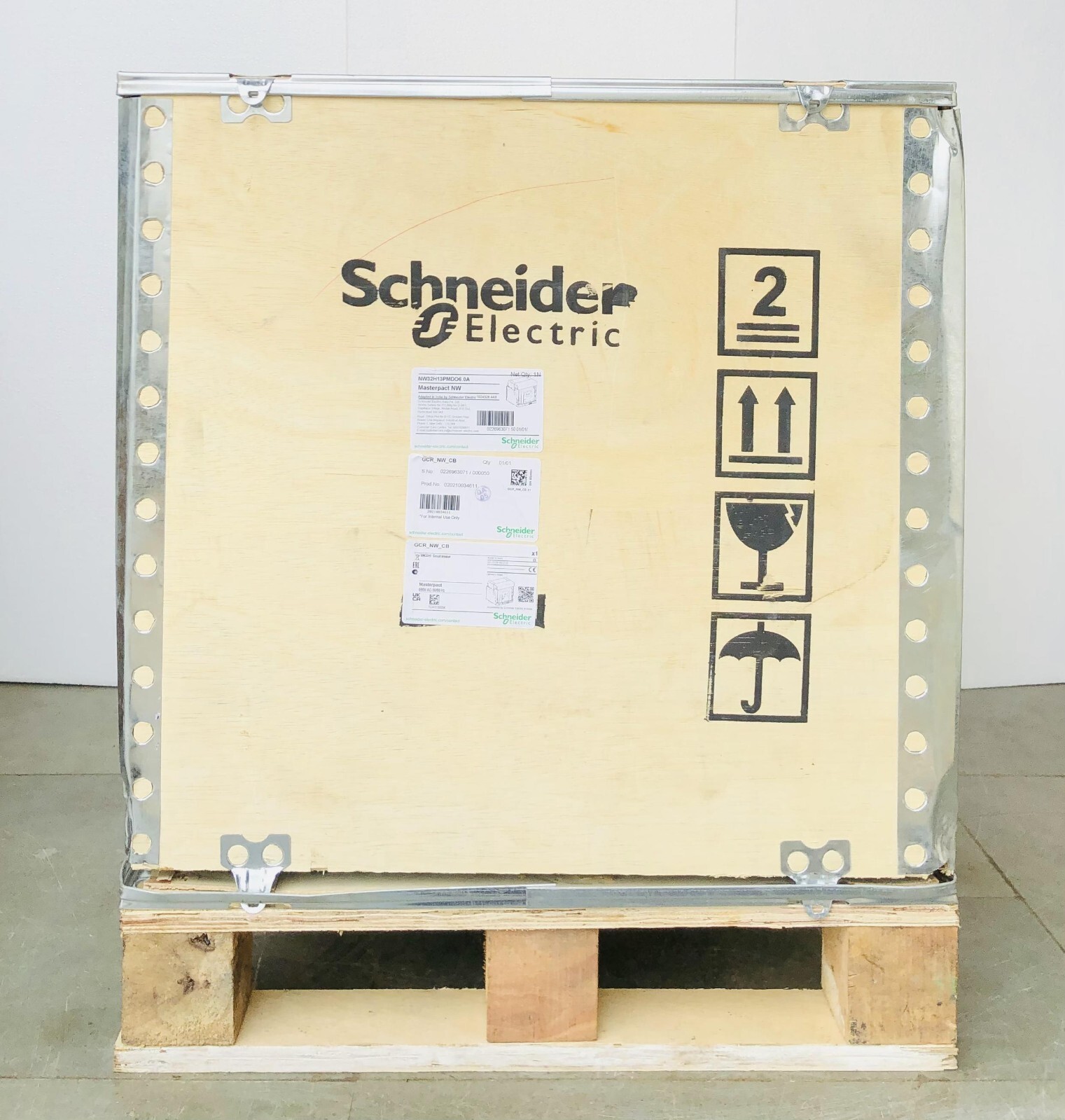 Schneider Electric NW32H1 Masterpact ACB Air Circuit Breaker 3200A 3P 6.0 A