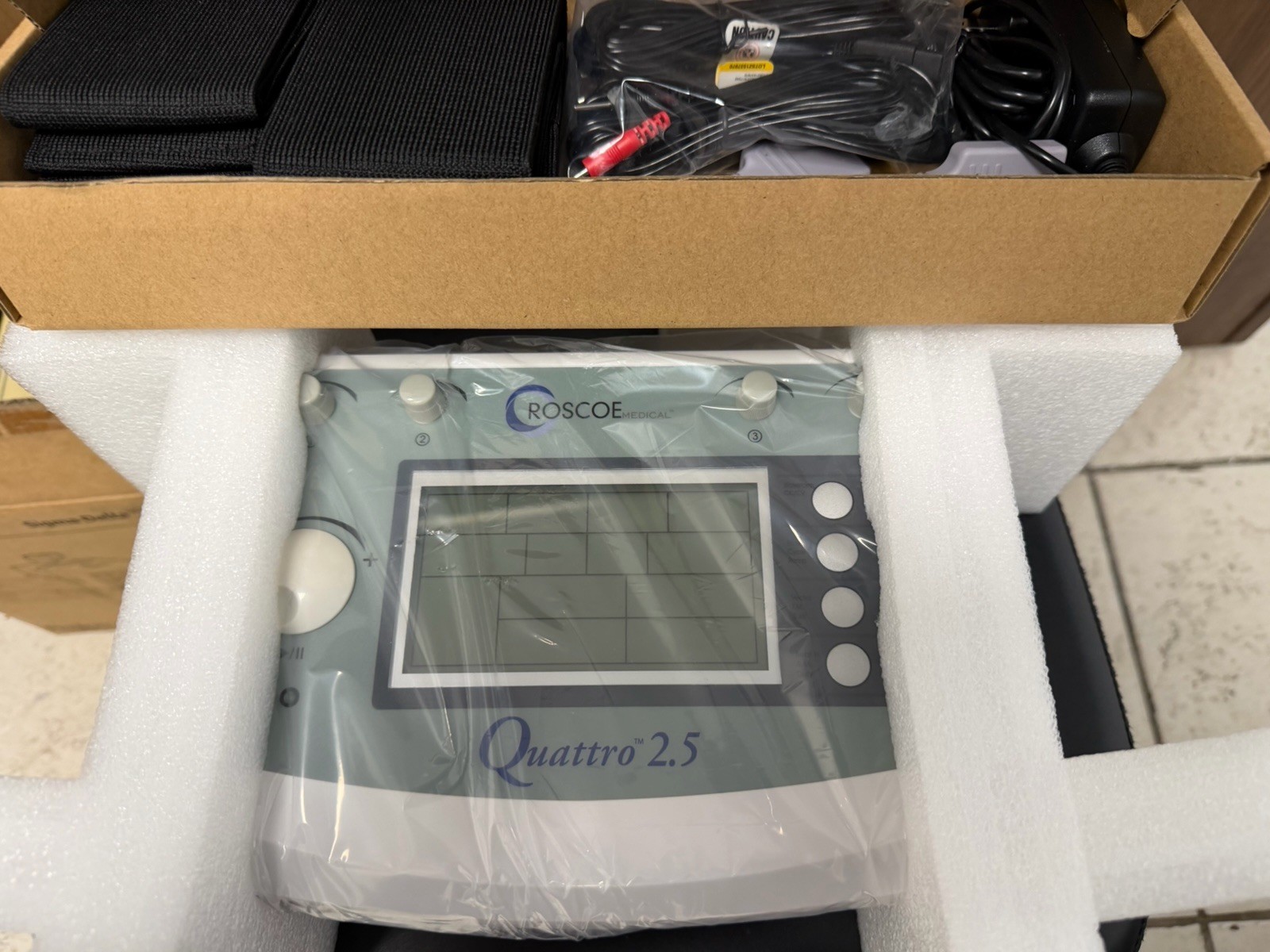 Quattro 2.5 Profesional ELECTROESTIMULADOR 4 CANALES Device TENS EMS Roscoe