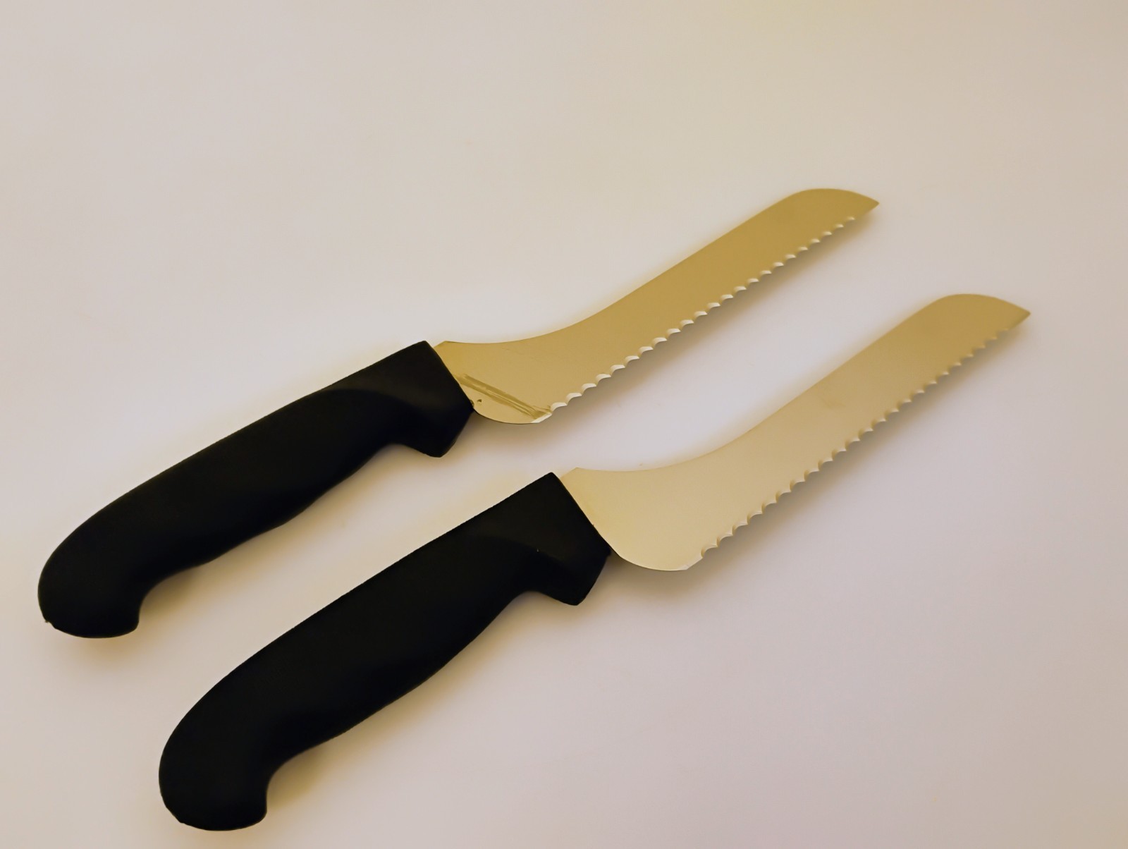 Dexter Set (2) USA 7 inch Offset Blade Scalloped Edge Bread Knives Black Handles