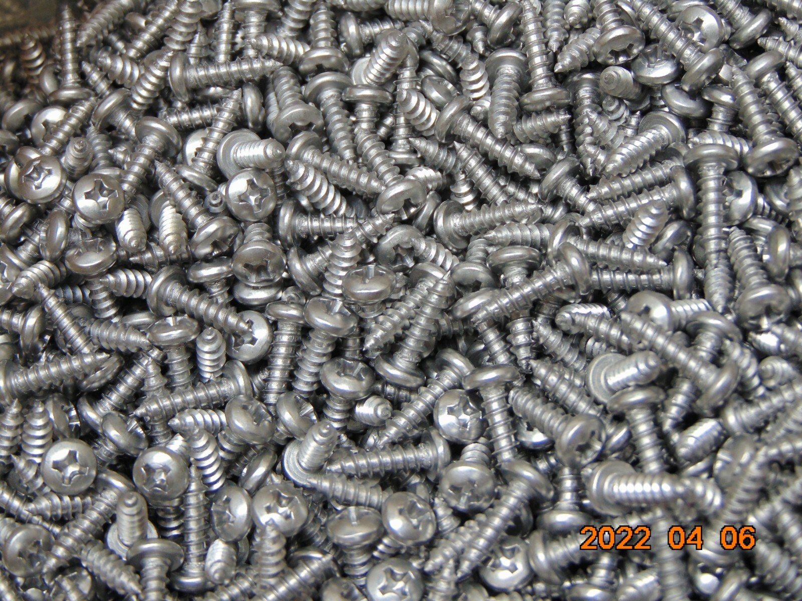 (LOT OF 100) #6 x 1/2″ pan head Phillips sheet metal screws 410 stainless
