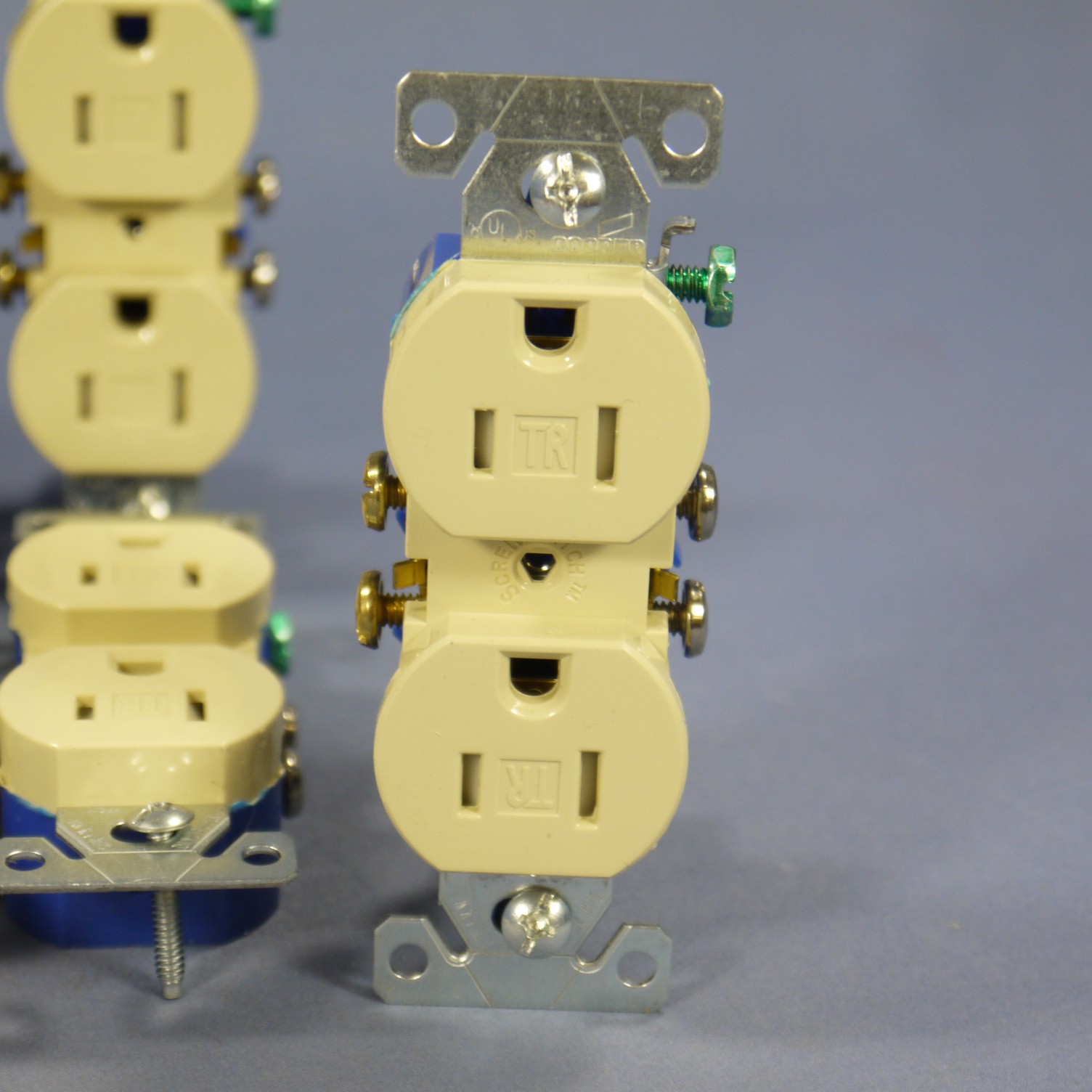 10 Cooper Ivory TAMPER RESISTANT Duplex Receptacle Outlets NEMA 5-15R 15A TR270V