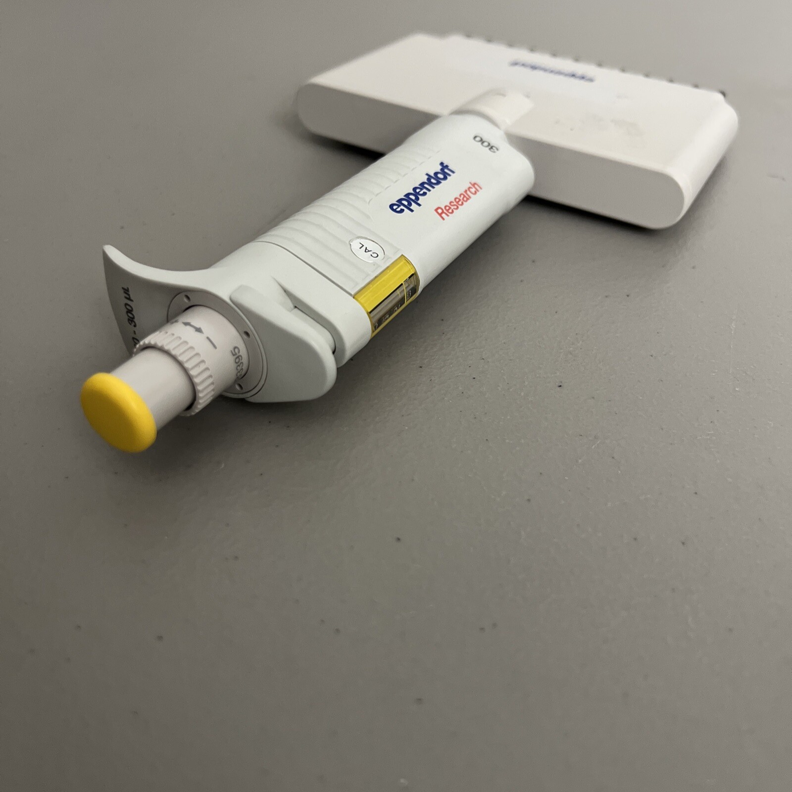 NICE Eppendorf Research 12-Channel Pipette 300 30-300 uL Pipetman