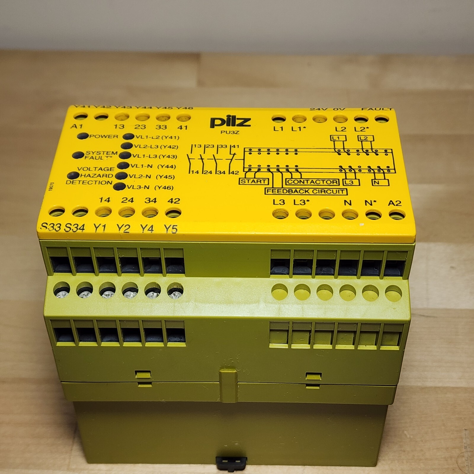 Pilz 775507 PU3Z Safety Relay 230VAC