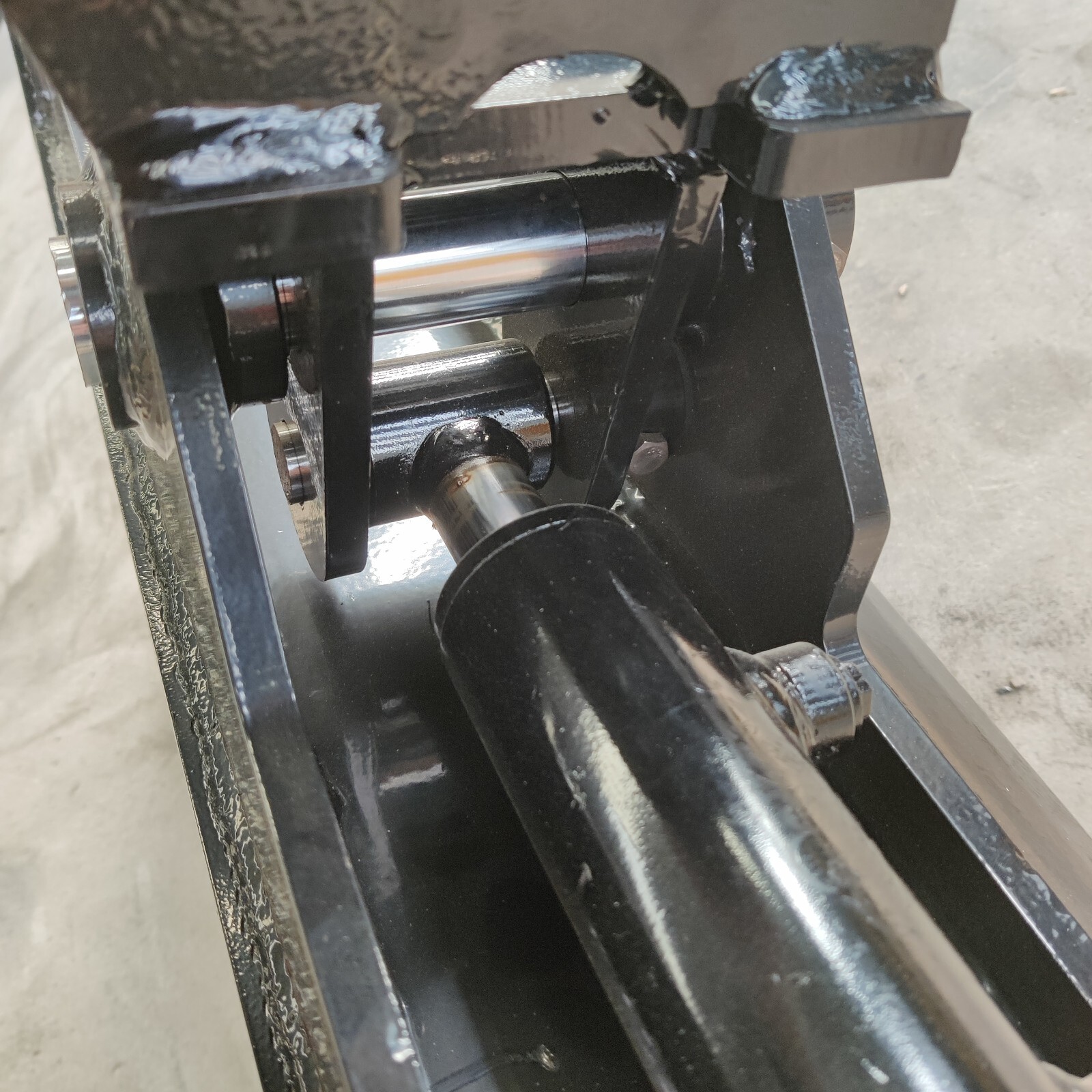 TYPHON Attachments 600mm Tilting Bucket Attachment for TYPHON Machinery Machine