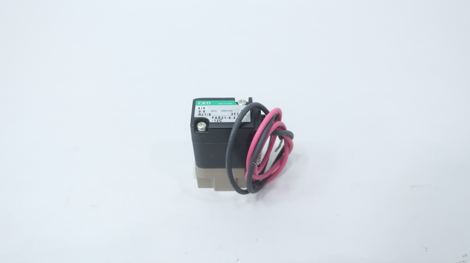 Ckd FAB21-6-2-12C Pneumatic Solenoid Valve 24v-dc 0.6mpa 1/8in Npt