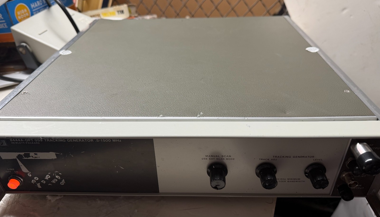 HP Hewlett Packard 8444A Tracking Generator .5-1300MHz