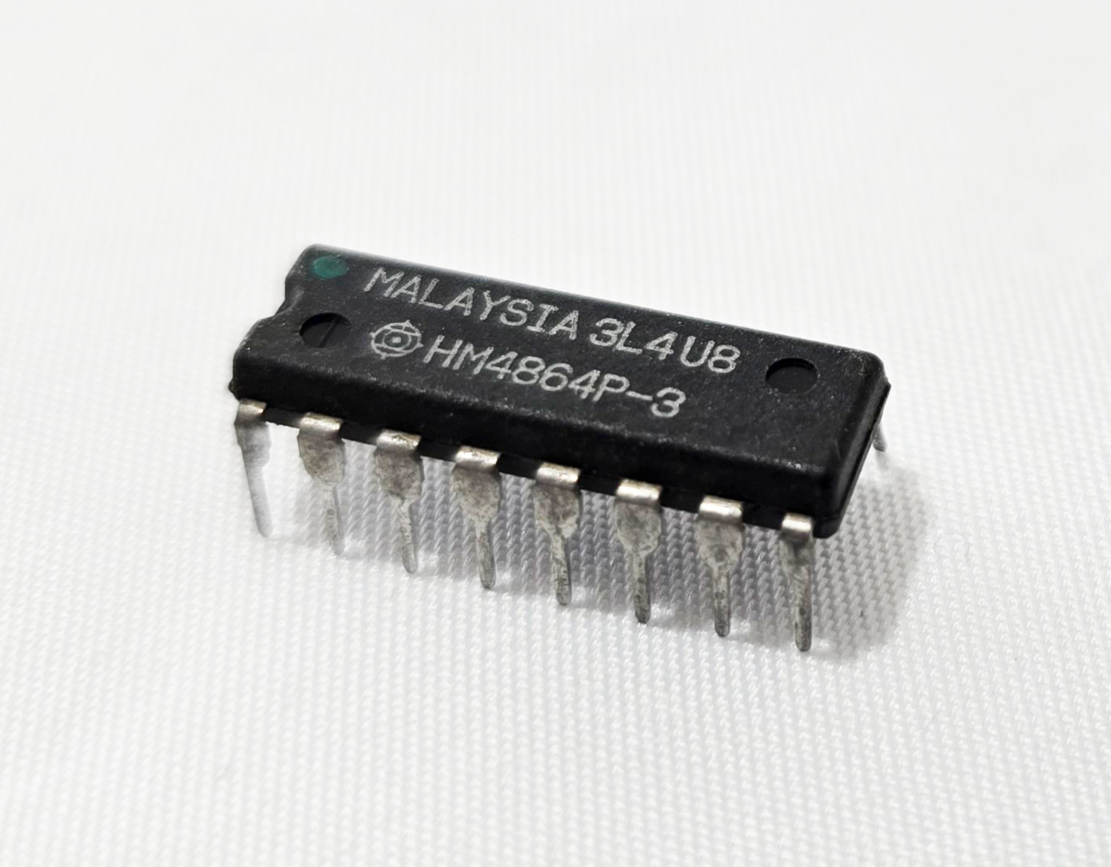 Genuine Hitachi HM4864P-3 Dynamic RAM for Commodore 64/128 (Malaysia)