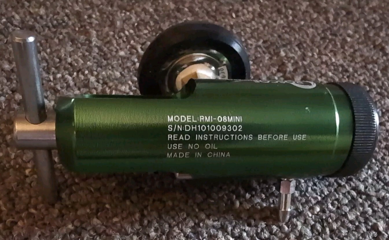 Roscoe Medical RMI-08MINI Oxygen Tank Regulator, 0-8 LPM, CGA-870