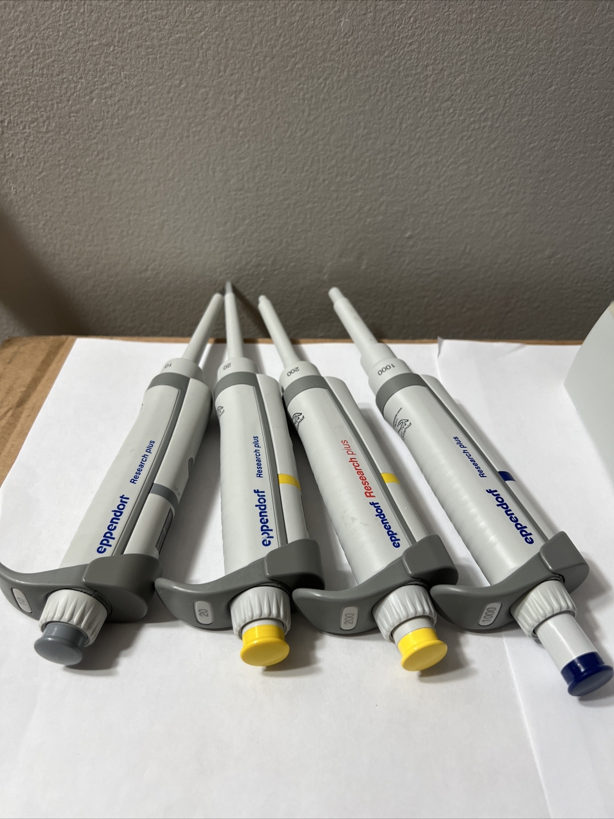 Set of 4 Eppendorf Research Plus Pipette 10,20,200,1000uL Pipetman +Tip Boxes