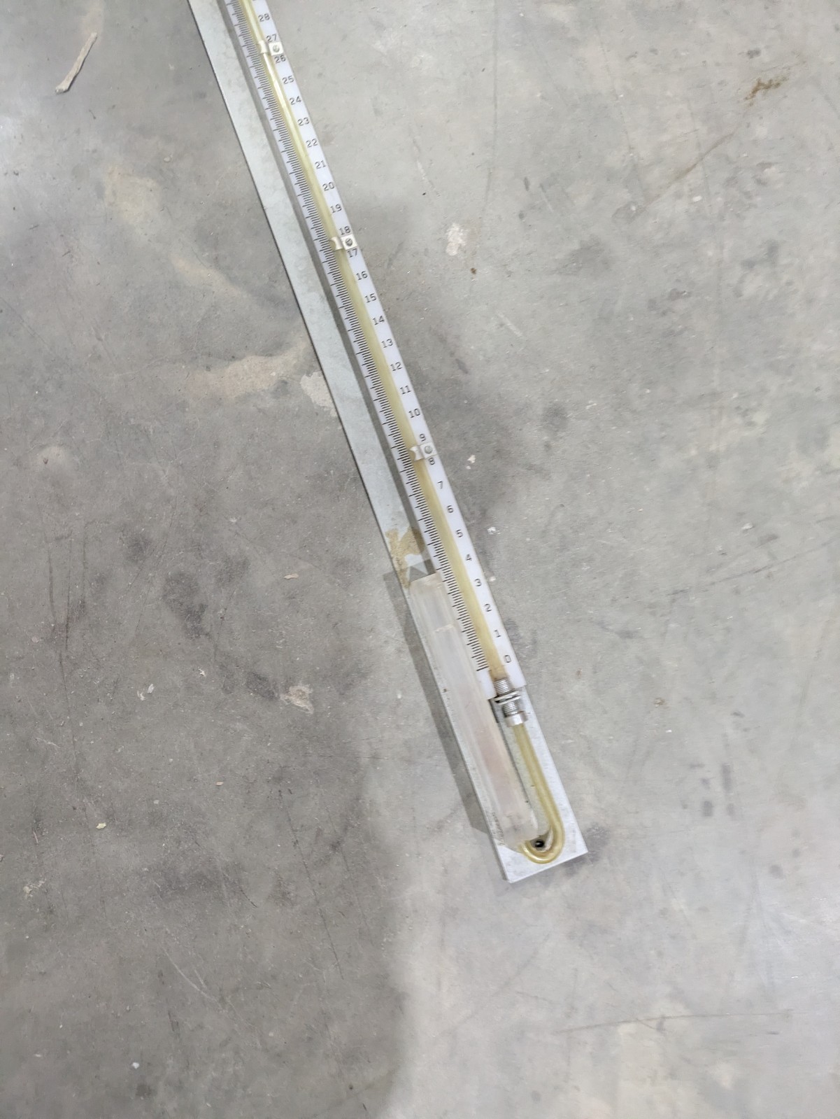 Dwyer 1230-36 Flex-Tube Well-Type Manometer Series 1230 36-Inch Range Used