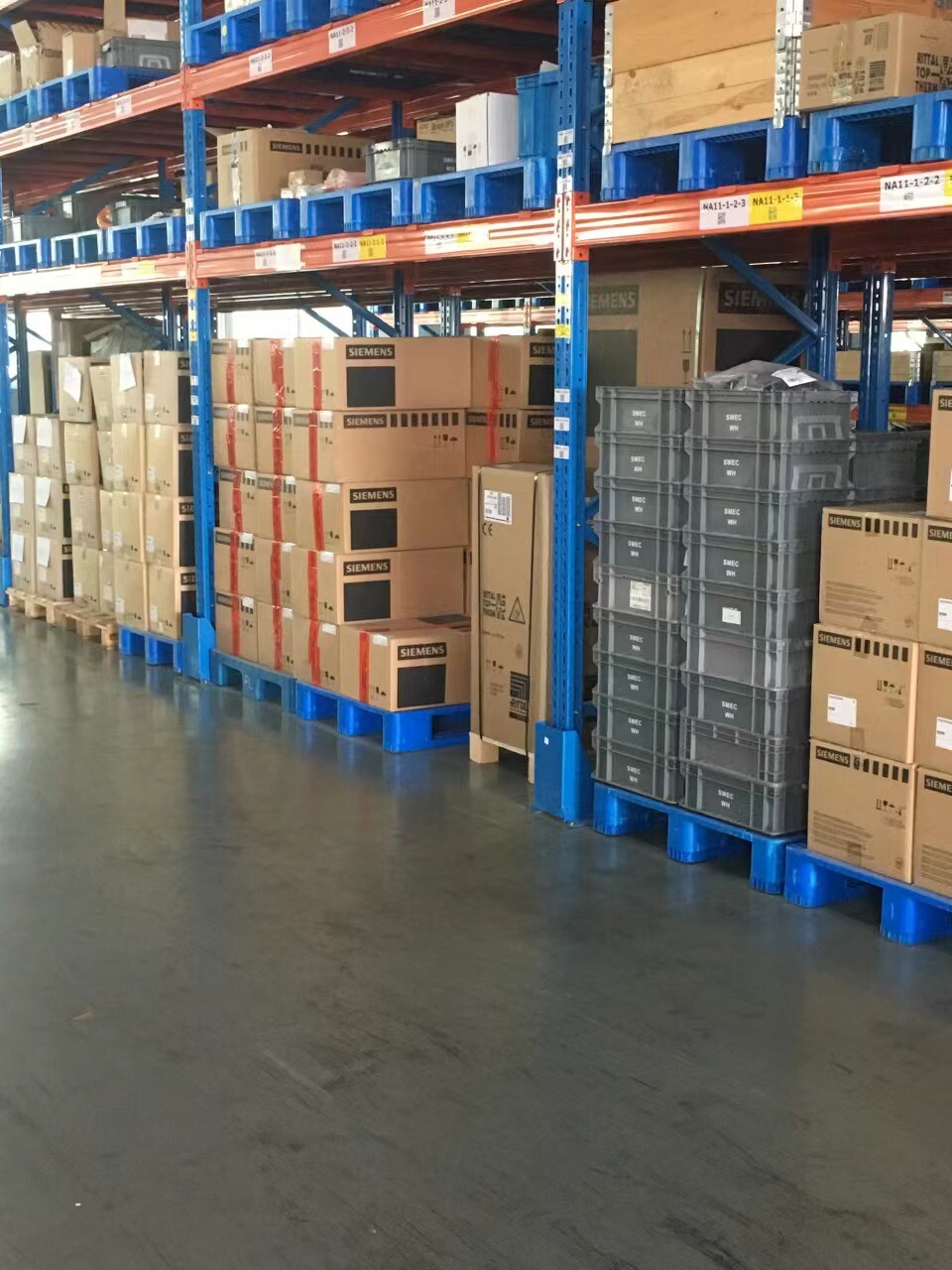 E82EV113K4C200 NEW LENZE E82EV113_4C200 Inverter 8200 Vector 11kW