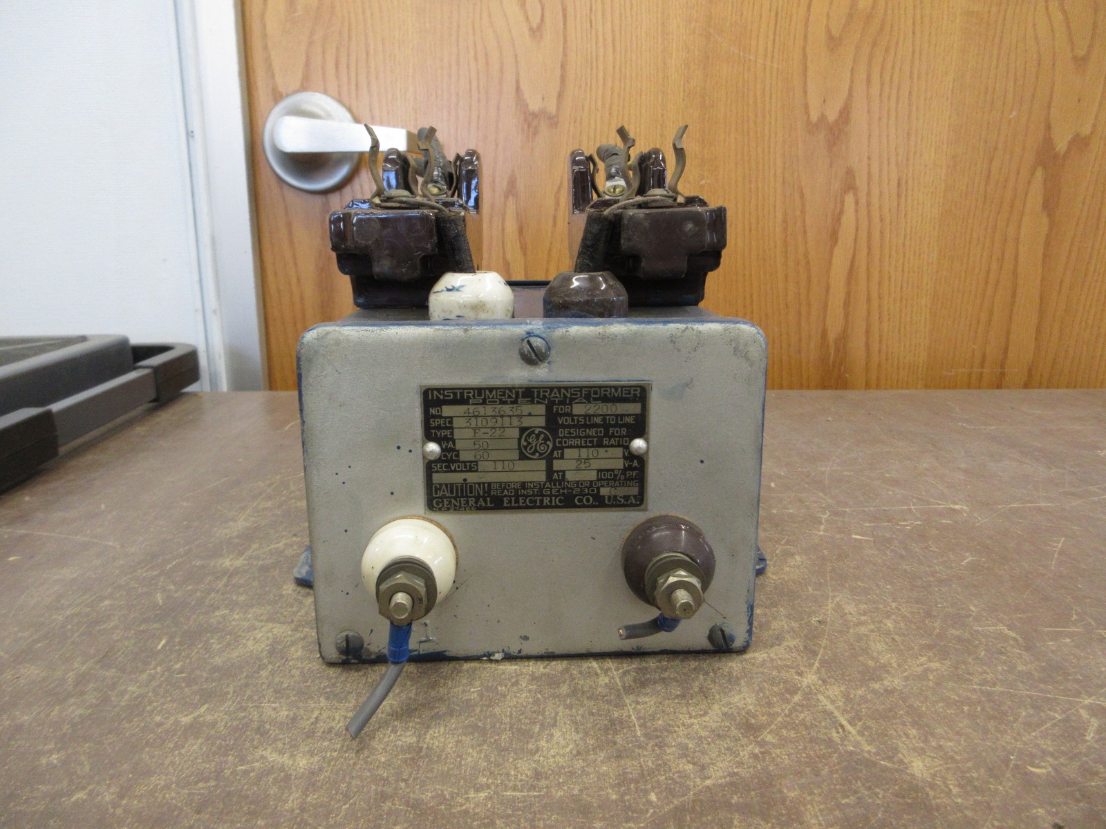 GE Type E-22 Potential Transformer 3109113 50VA Pri: 2.2kV Sec: 110V 60Hz Used