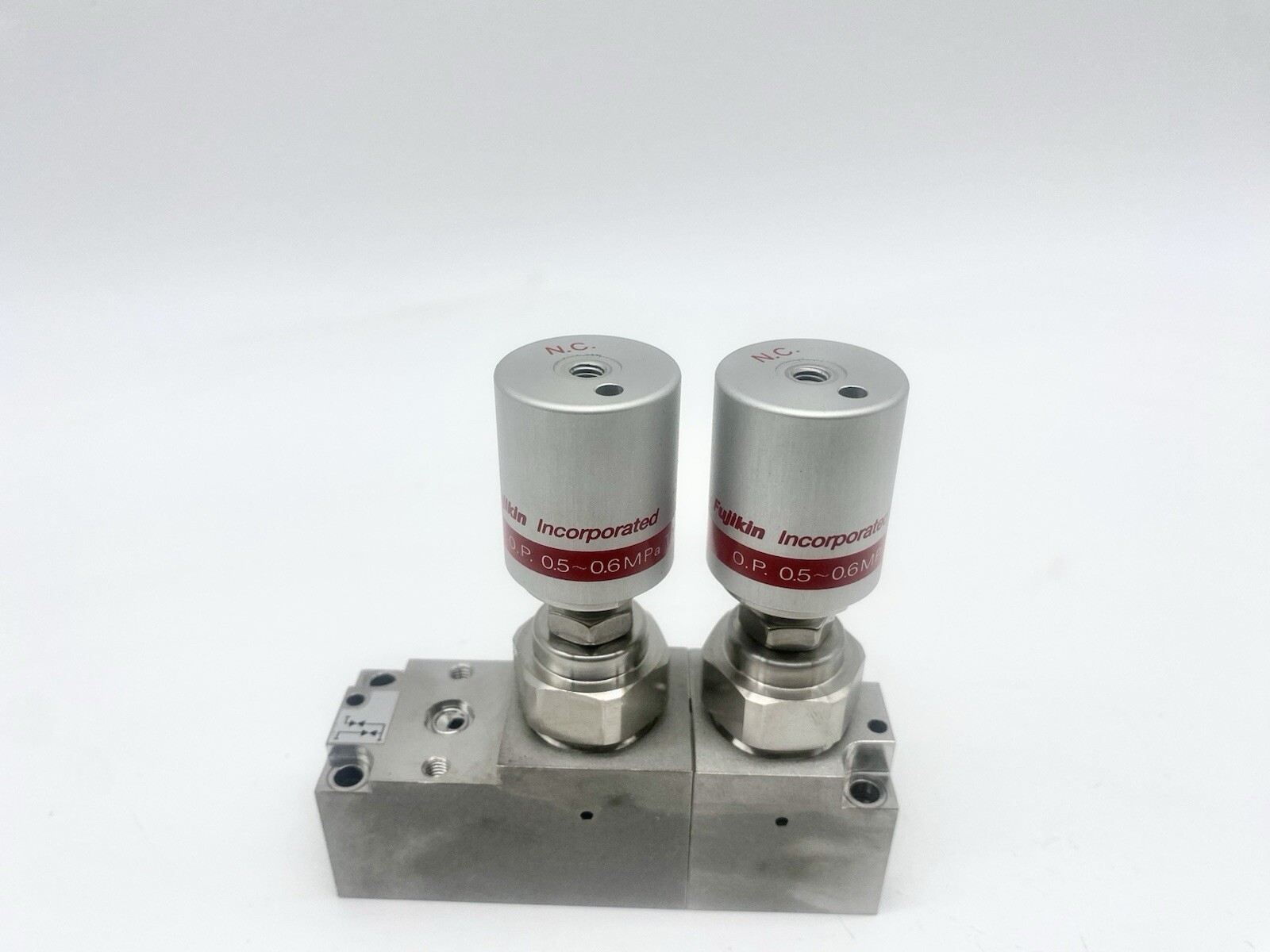 FUJIKIN DIAPHRAGM BLOCK VALVES, TYPE N.C., O.P. 0.5~0.6MPA