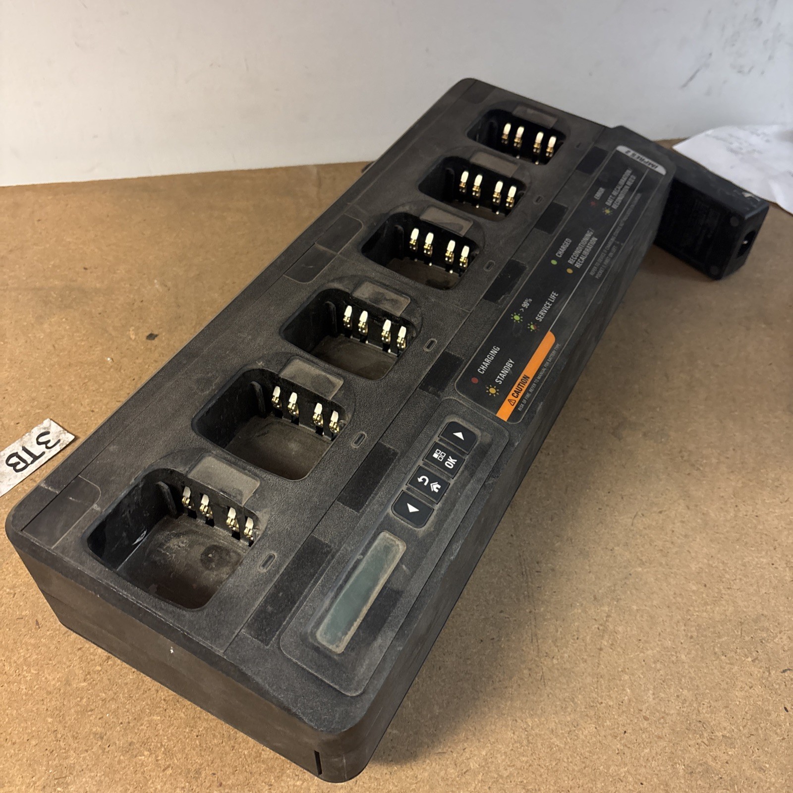 Motorola Impres 2 PMPN4283A Multi-Unit 6 Slot Battery Charger w/ Power Supply