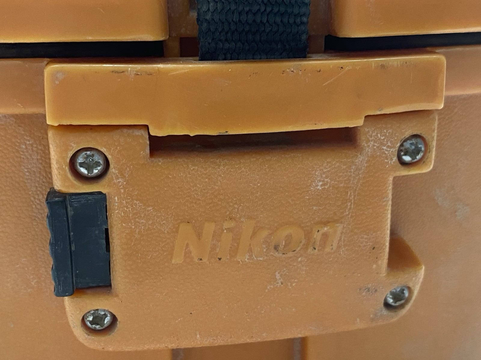 NIKON AP-8 ~ 360 DEGREE AUTOMATIC LEVEL W/ HARD-SHELL CASE ~ UNTESTED