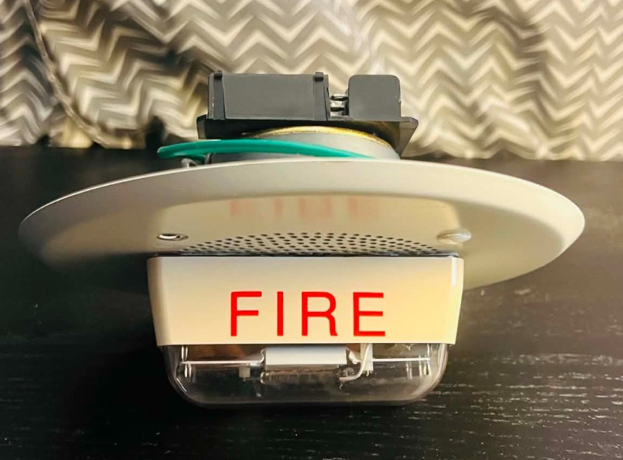 EST Edwards 965-3A-4RW Fire Alarm Speaker Strobe Ceiling White Hearing Impaired