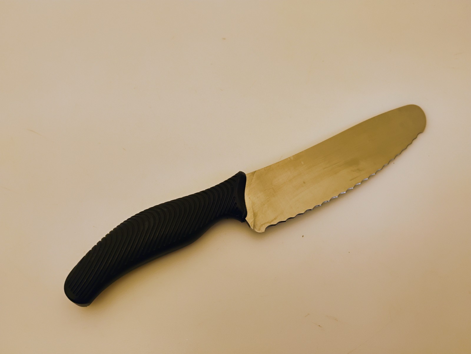 Cascade USA Ken Onion Culinary Design 6″ Scalloped Edge Sandwich Utility Knife