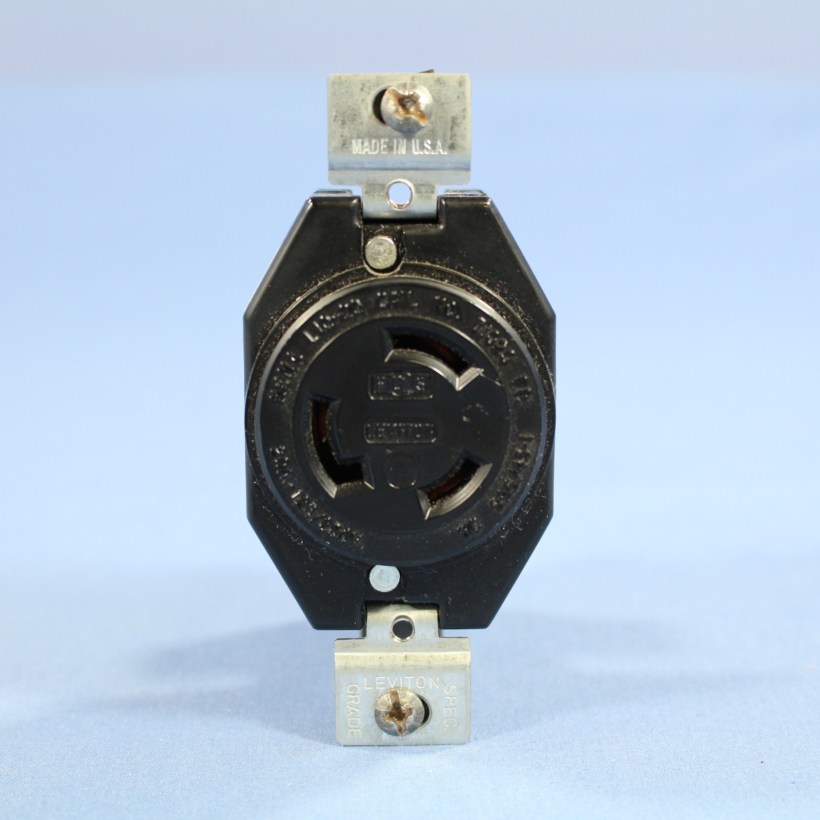 Leviton 2360-061 Twist Turn Locking L10-20R Receptacle Outlet 20A 125/250V Boxed