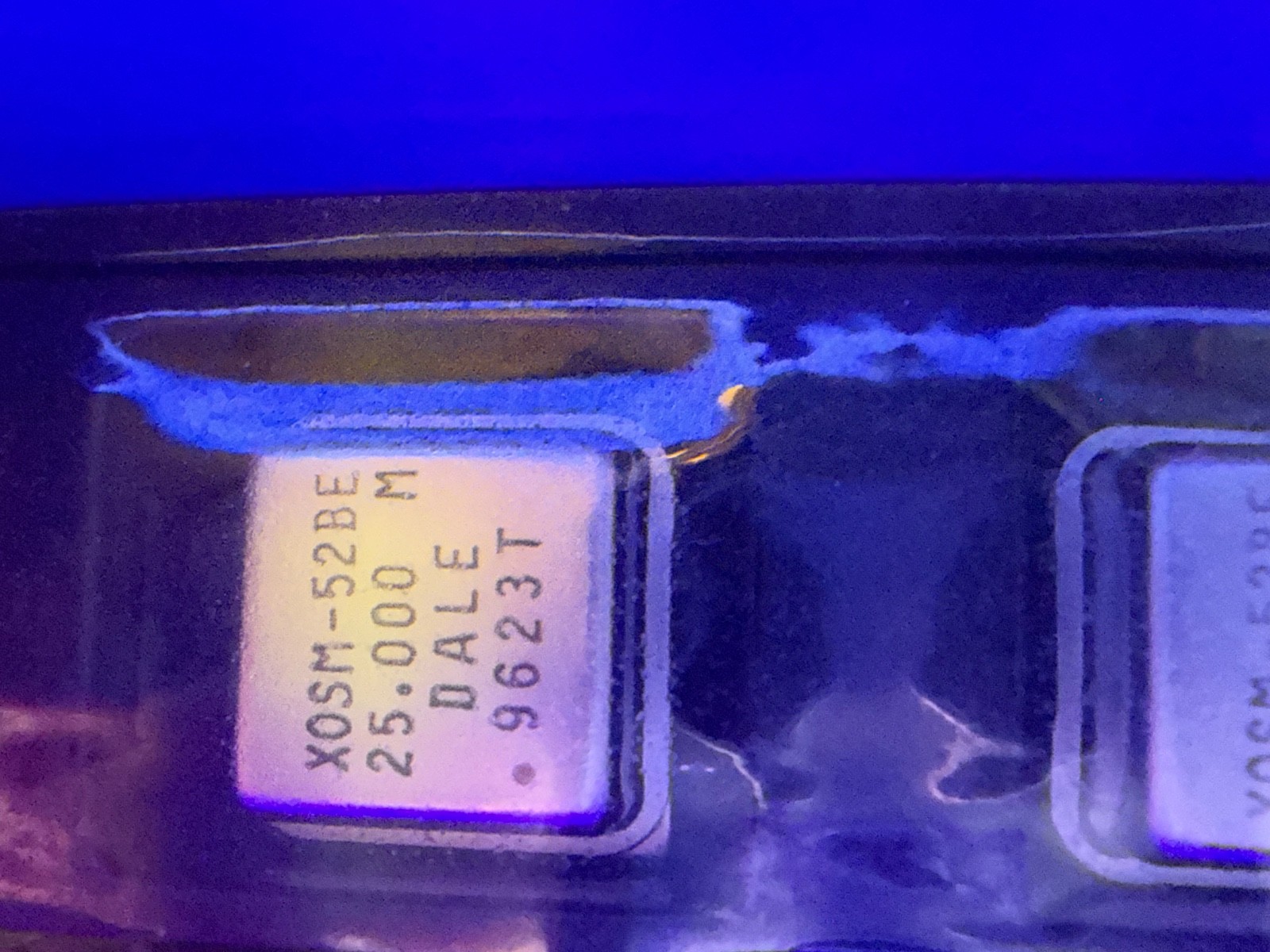 DALE Crystal Oscillator XOSM-52BE 25.000 MZ 9623T