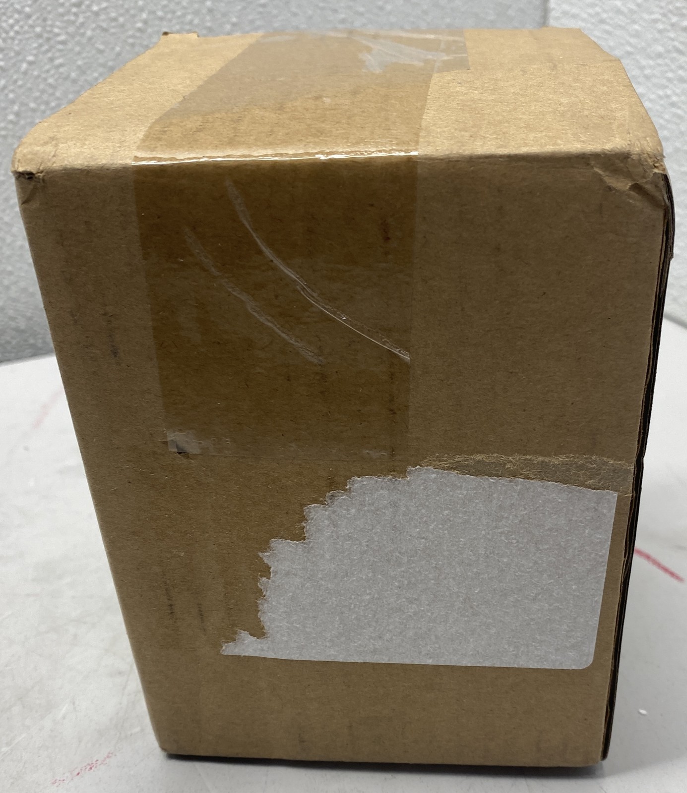 Hubbell 15A 125V Tamper Resistant Pop-Up Countertop Receptacle RCT200NI
