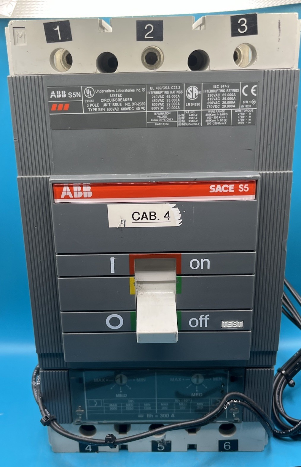 ABB S5N Bolt On Circuit Breaker 300A 3P 600VAC 600VDC SACE S5 Shunt Trip Aux