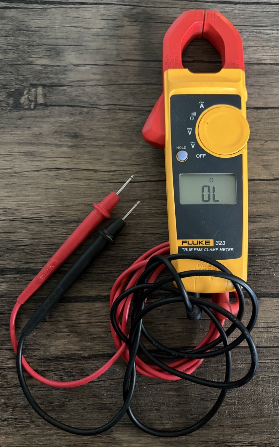 Fluke 323 true rms clamp multimeter with leads. Tested and working