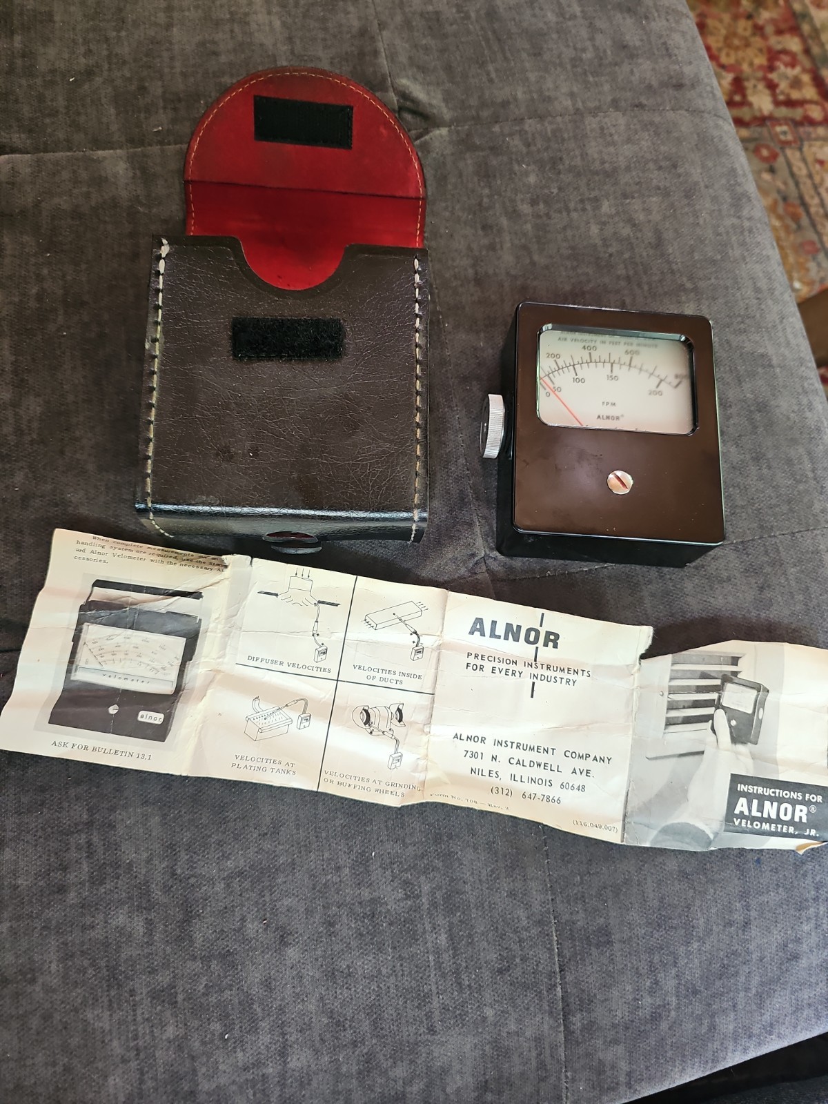 Vintage Alnor Velometer Jr. Air Velocity Dual Scale in FPM Instrument With case