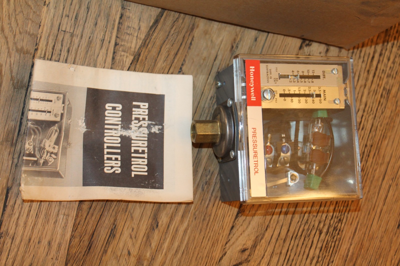 NOS Honeywell Pressure controller L604A-1177 L604A1177