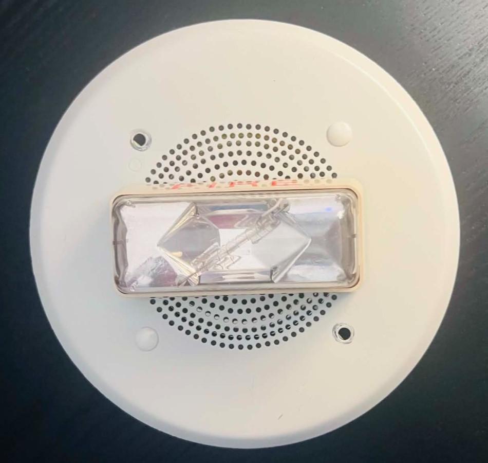EST Edwards 965-3A-4RW Fire Alarm Speaker Strobe Ceiling White Hearing Impaired