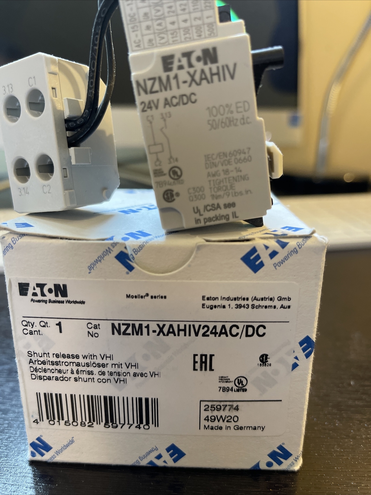 NZM1-XAHIV24AC/DC. SHUNT TRIP EATON