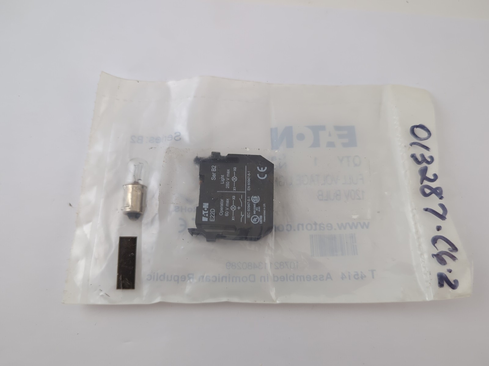 NEW Eaton E22D120 Full Voltage Indicator Light Unit 120V Bulb Cutler-Hammer E22D