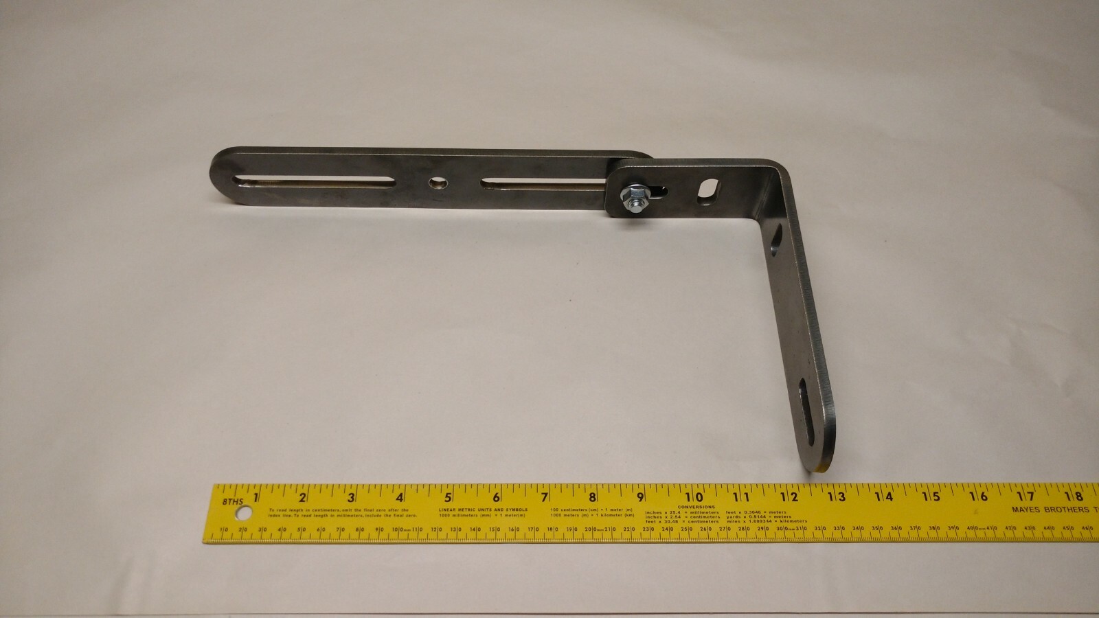 UNIVERSAL TRACTOR MONITOR MOUNTING BRACKET KIT – JOHN DEERE – CASE IH – AGCO