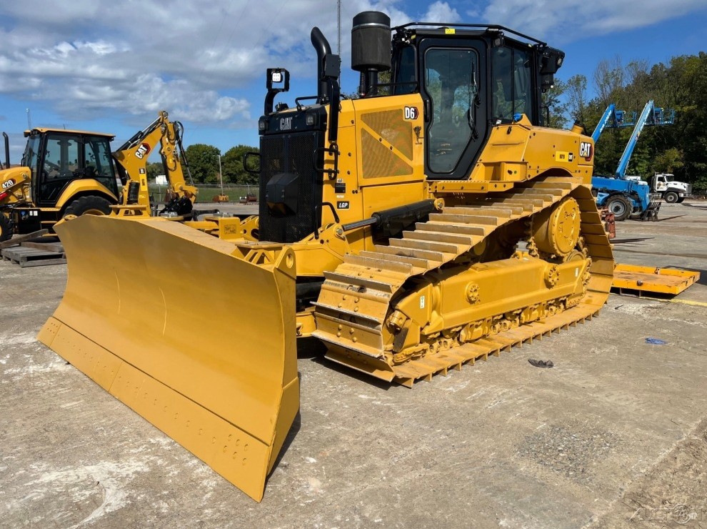 2025 Caterpillar D6 LGP Crawler Dozer 6-Way Blade EROPS 119 Hours Stock#343186