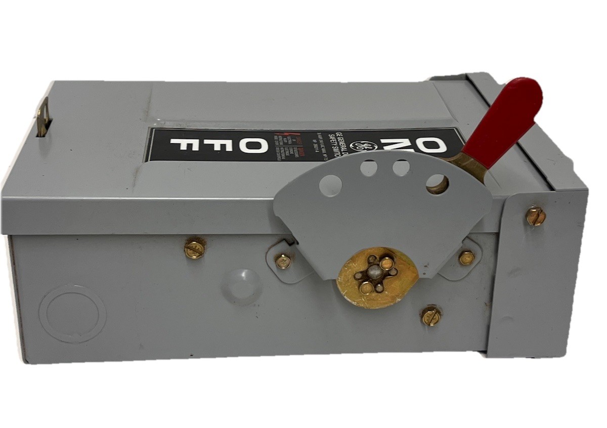 General Electric TGN3321R Non-Fusible Safety Switch 240VAC 30A 3P 3W NEMA 3R