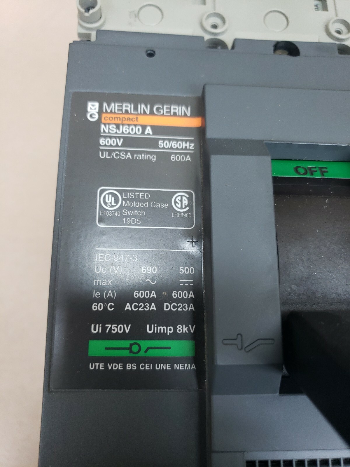 MERLIN GERIN NSJ NSJ600 A NSJ600A 3 POLE 600 AMP 600v MOLDED CASE SWITCH