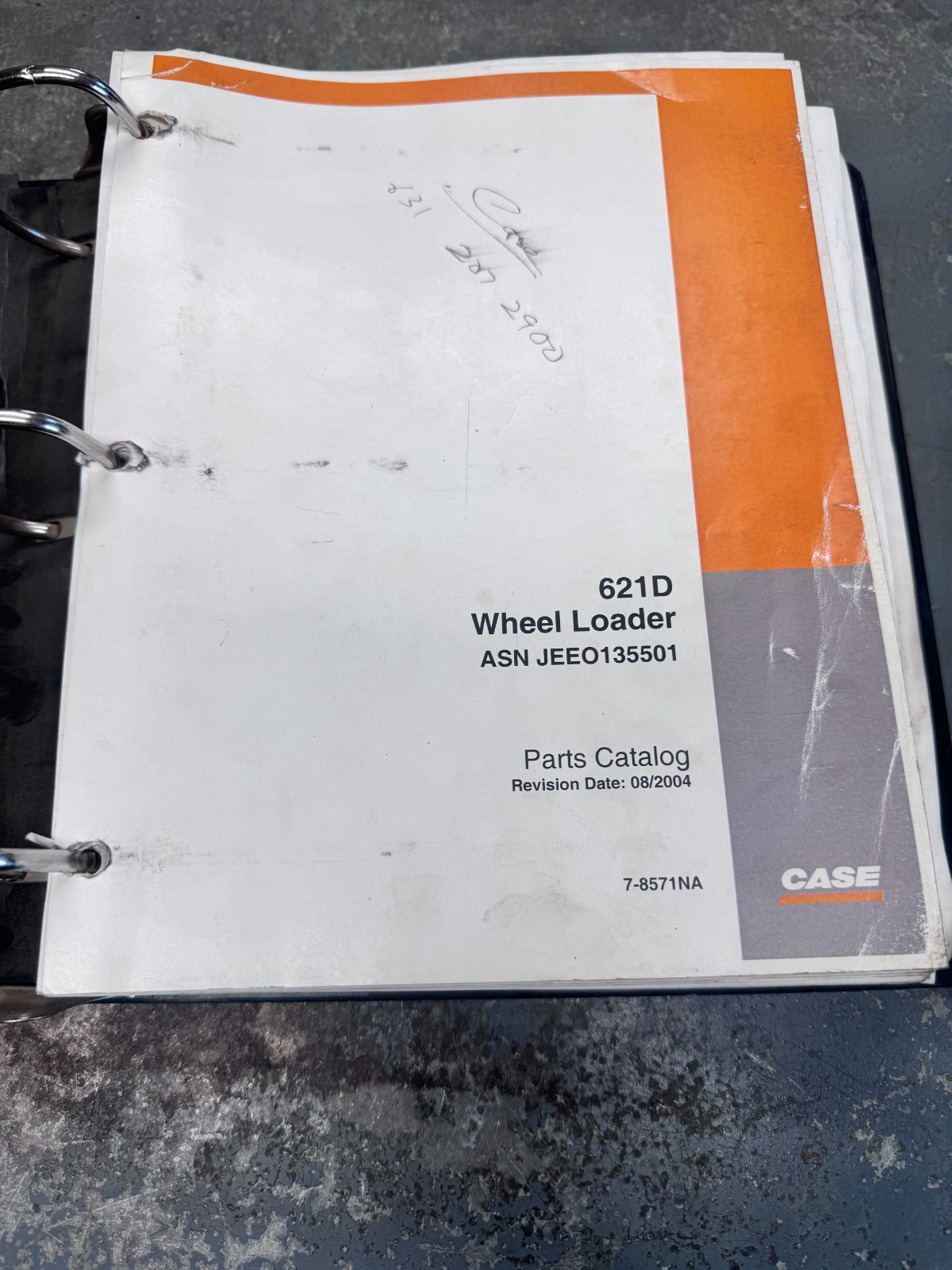 Case 621D Loader Parts Catalog Manual Book 7-8571NA Revision Date 8/2004