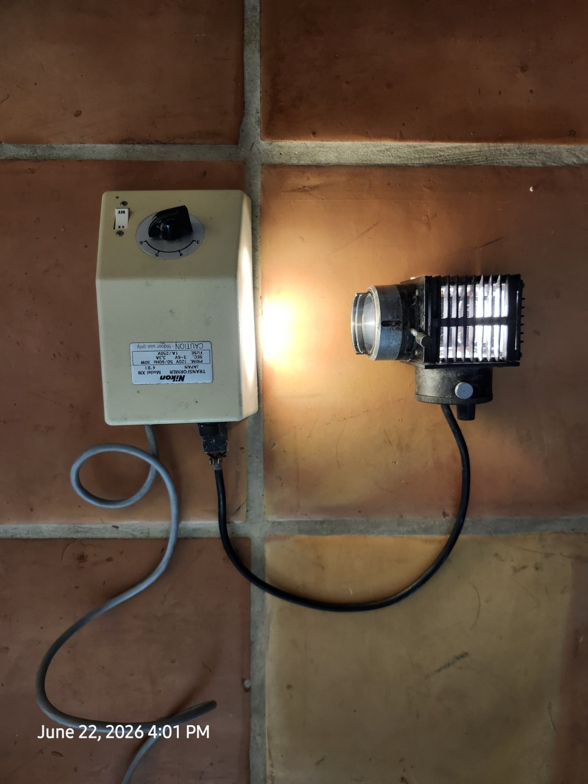 Nikon Model XN power supply transformer and microscope illumination Lamp