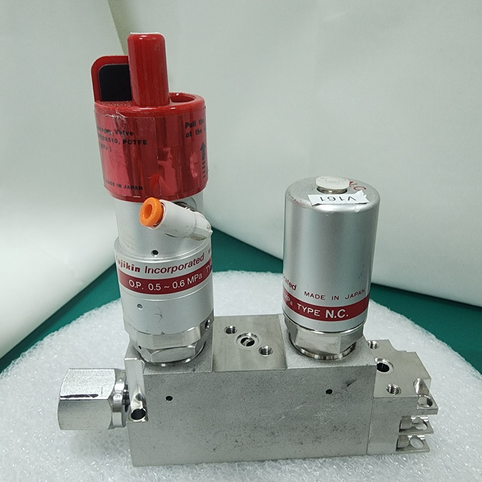 Lam 766-077821-103 Rev D,Fujikin 2xO.P. 0.5~0.6 Mpa Type NC Valve Assy,Use+97338