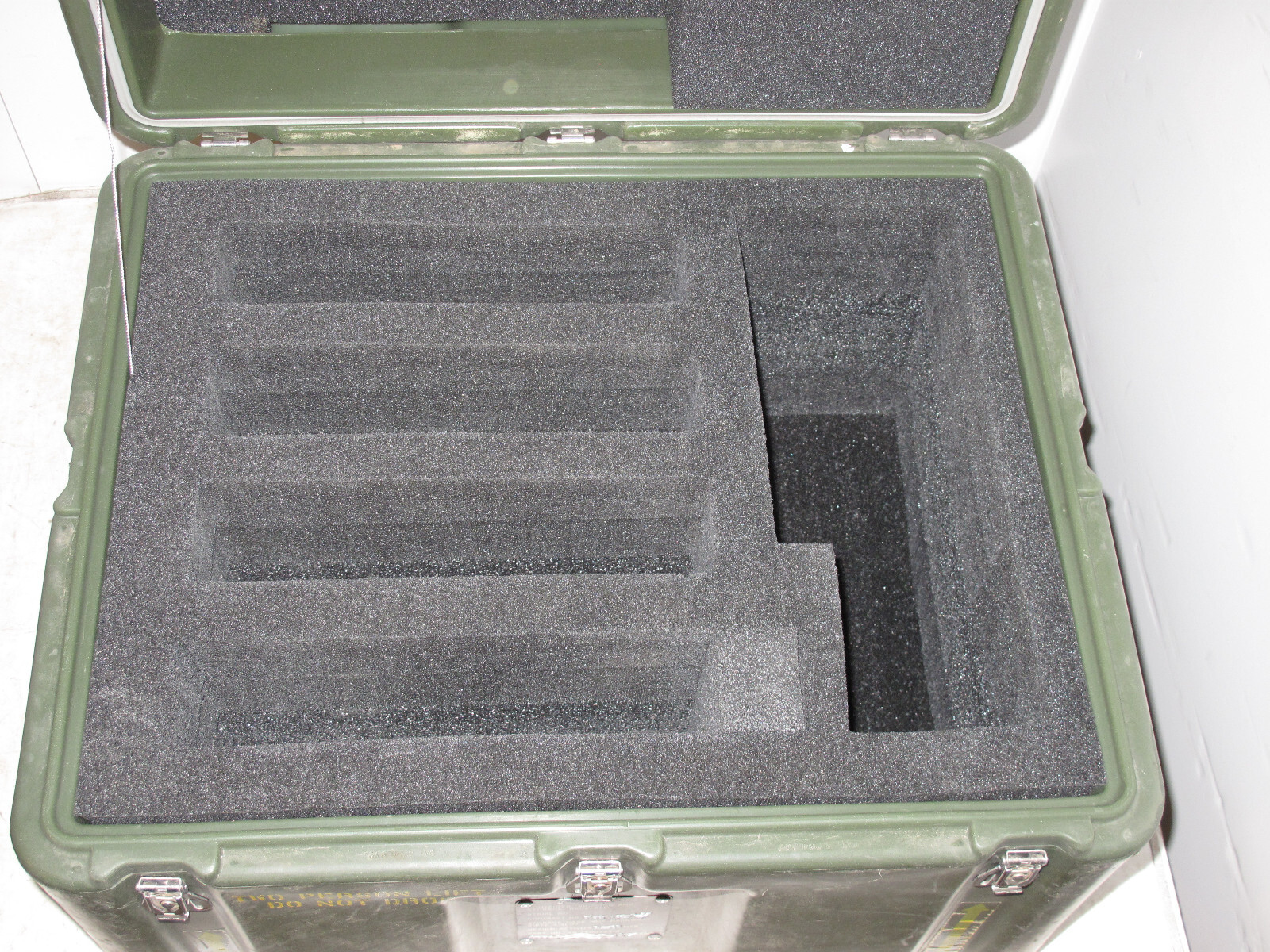 Hardigg Pelican Hard Case Single Hinged Lid AL2318-1205 Foamed laptops 26x21x19