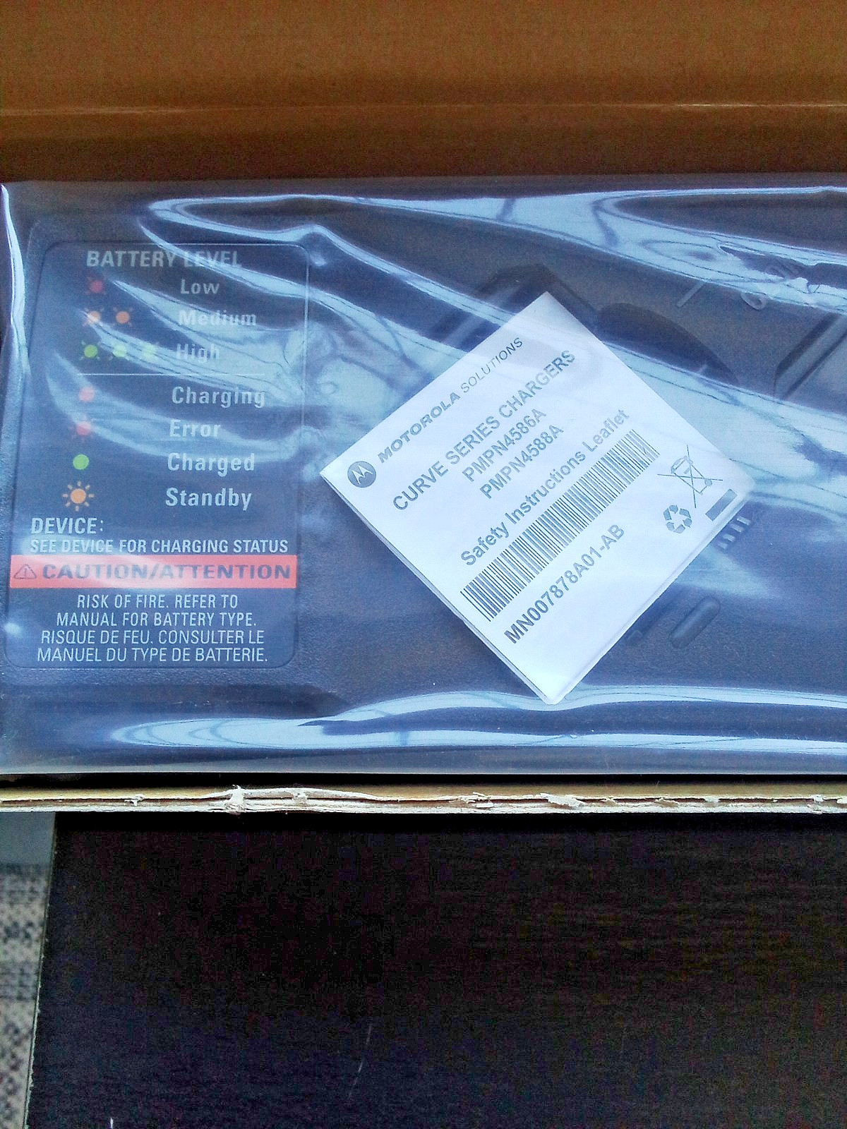 MOTOROLA PMPN4588A MULTI UNIT CHARGER