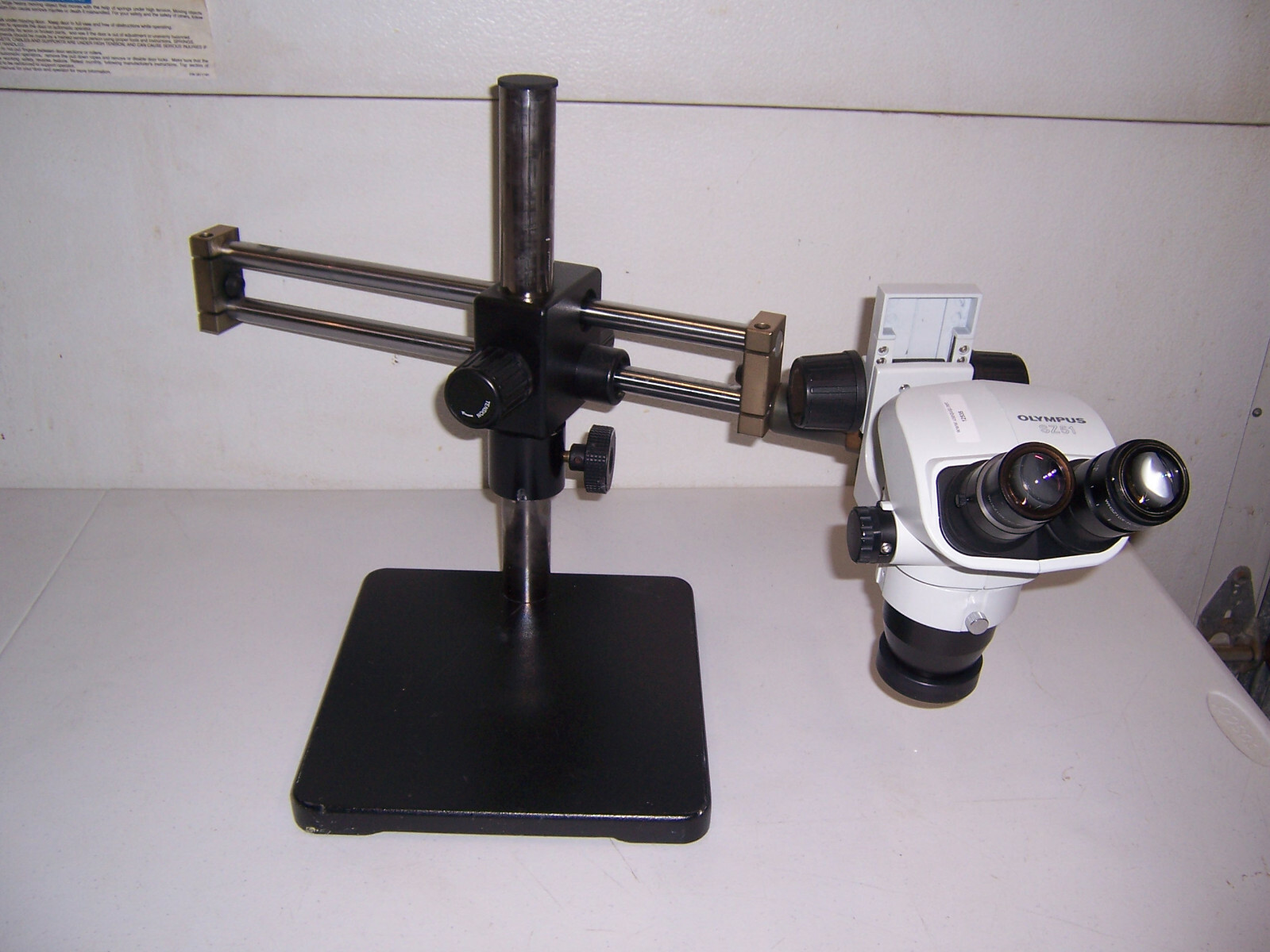 12535 olympus Sz-51 microscope on boom stand black base plate
