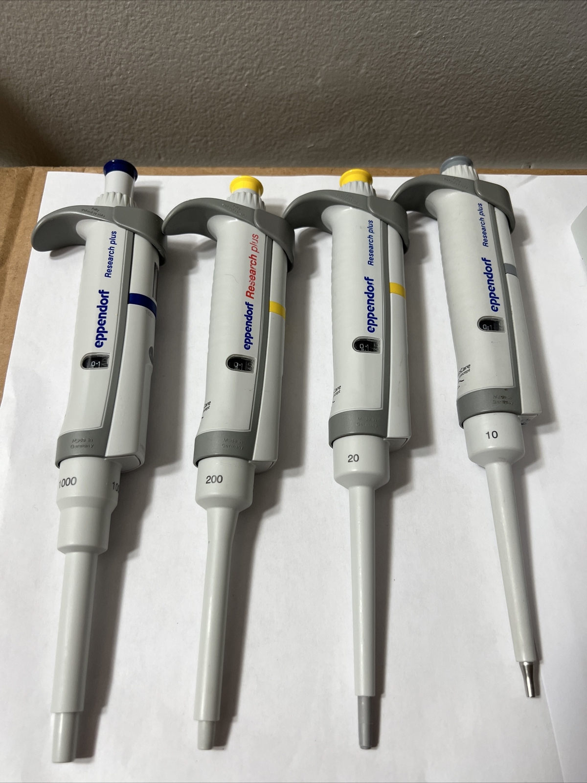 Set of 4 Eppendorf Research Plus Pipette 10,20,200,1000uL Pipetman +Tip Boxes
