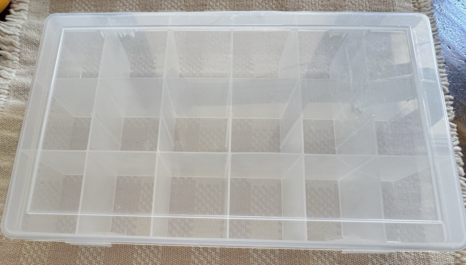 18 Compartment Plastic Storage Box Tray Bin Sorter – 11x7x1.5 inches MINT COND.