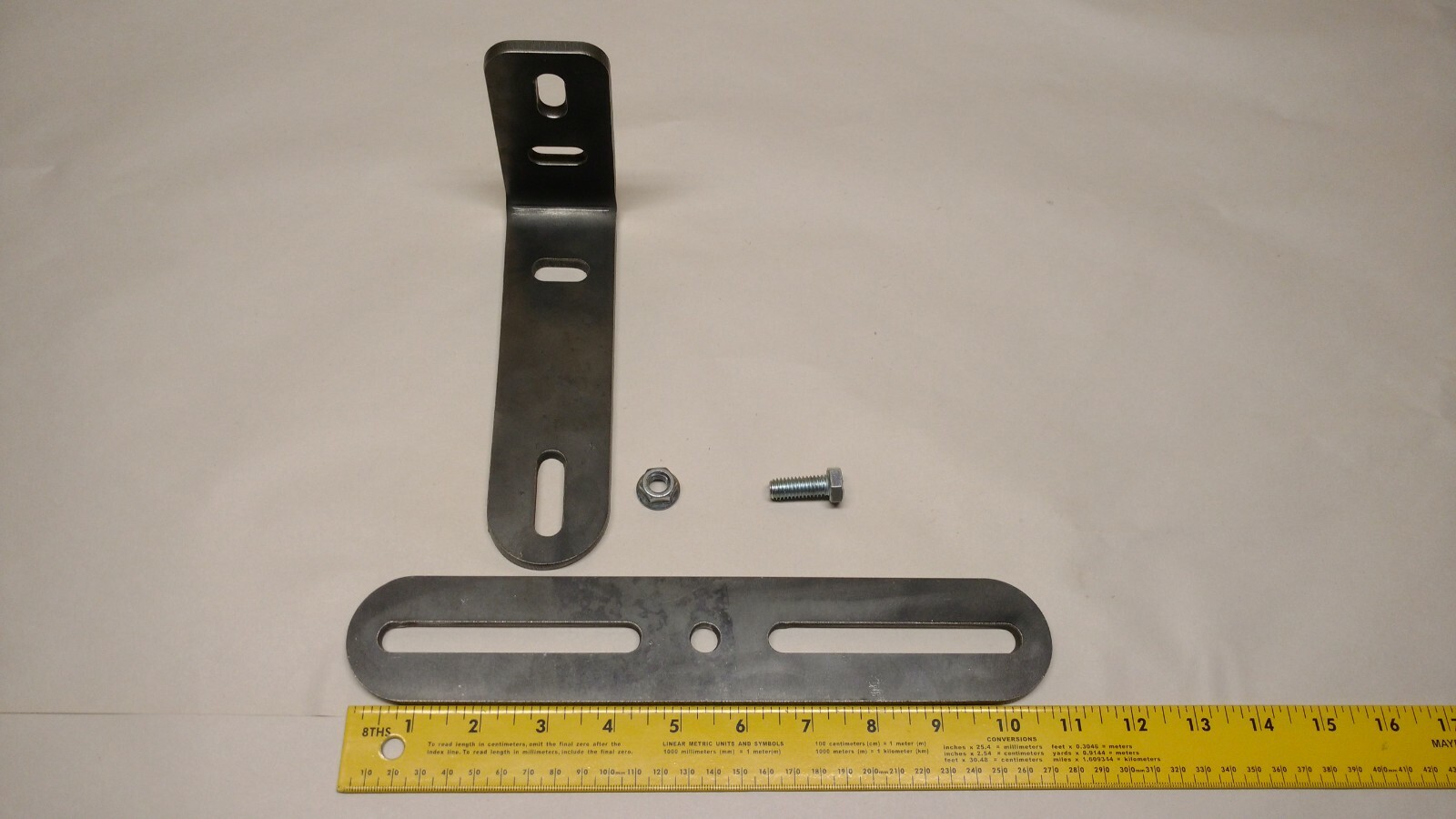 UNIVERSAL TRACTOR MONITOR MOUNTING BRACKET KIT – JOHN DEERE – CASE IH – AGCO