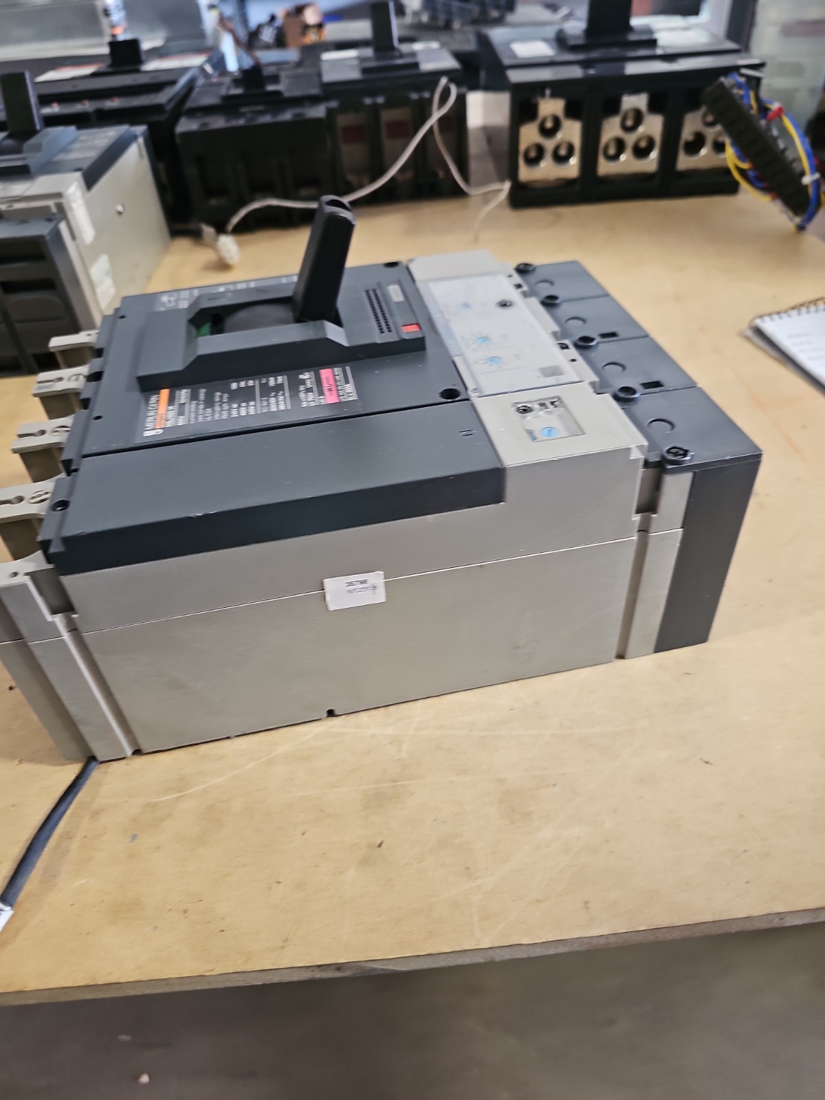 Merlin Gerin NSJ400 NSJ400 H Circuit Breaker 400A 600V 3P