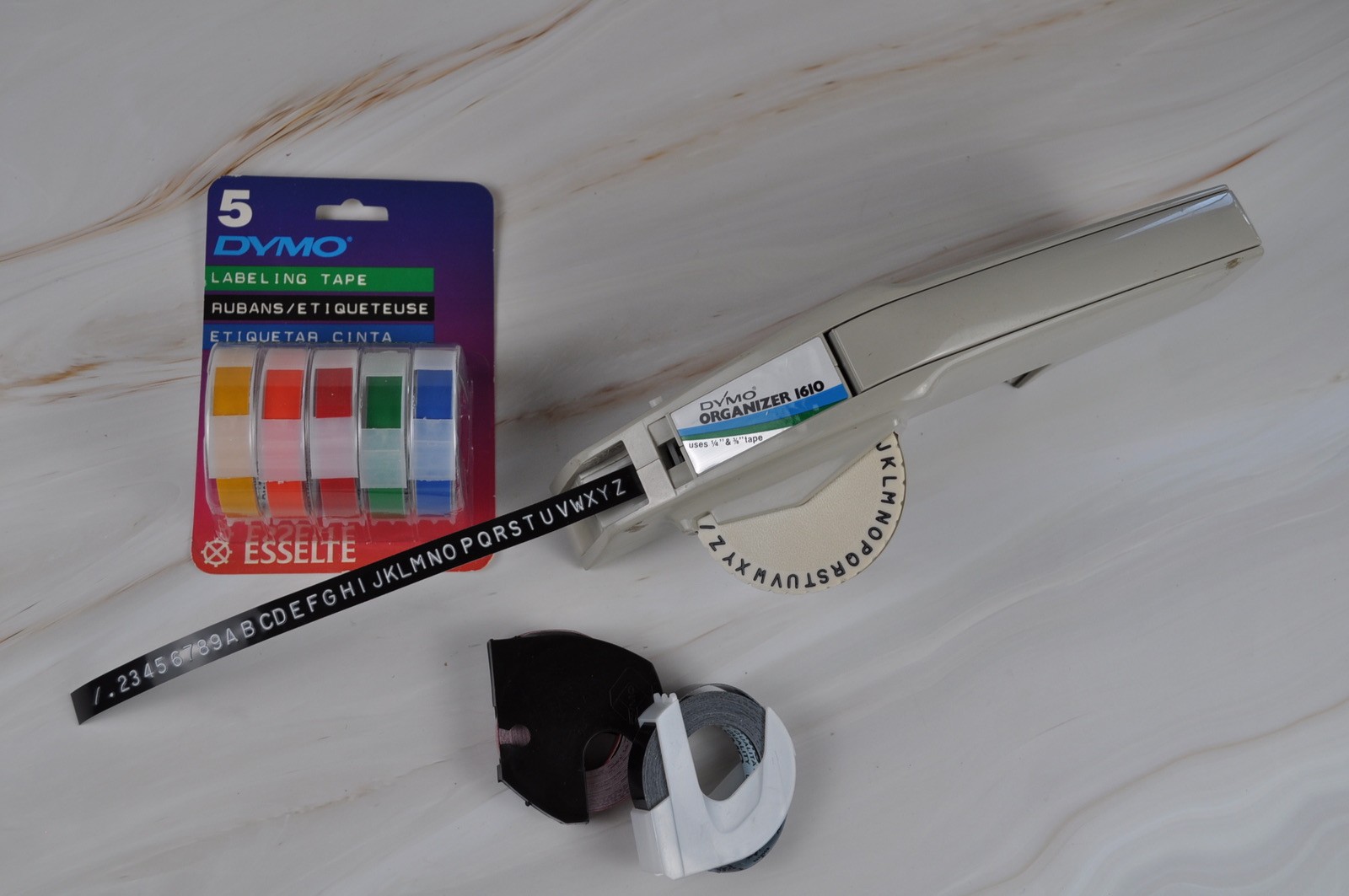 Dymo Organizer 1610 with NEW Labeling Tape – 3/8″ / 5 Colors
