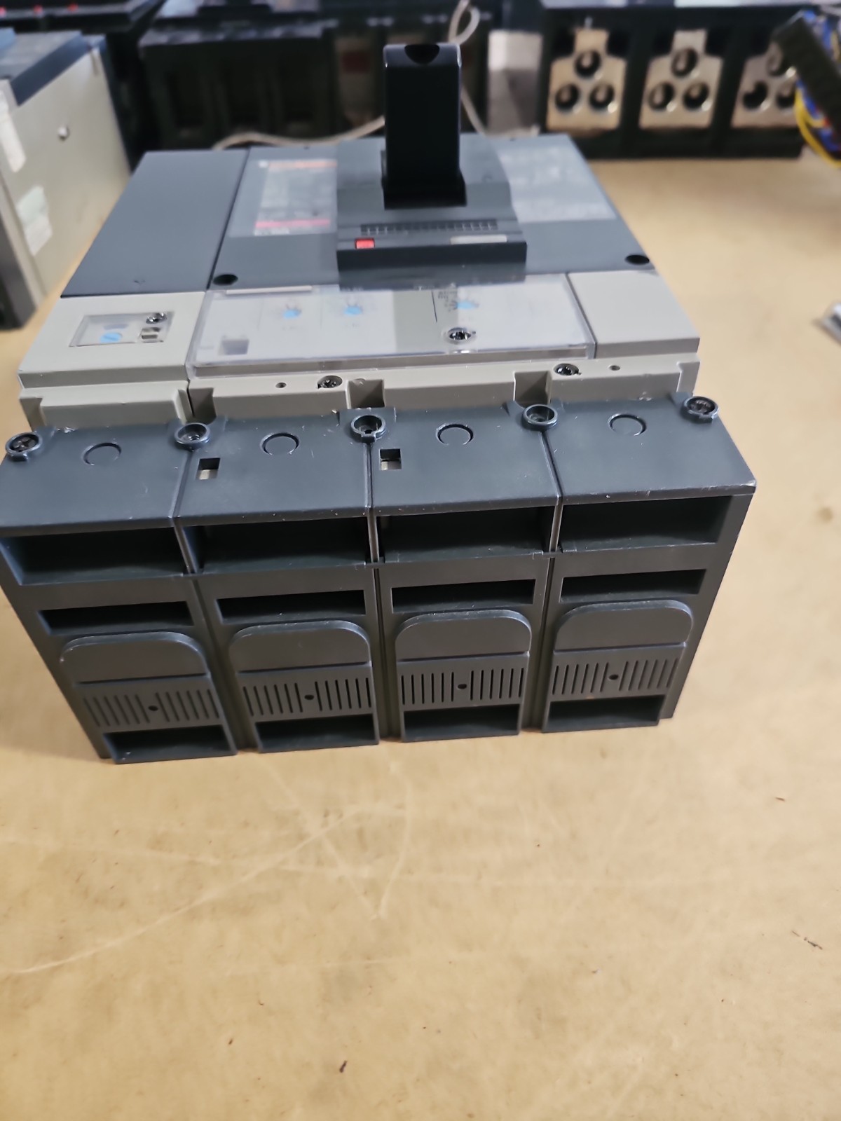 Merlin Gerin NSJ400 NSJ400 H Circuit Breaker 400A 600V 3P