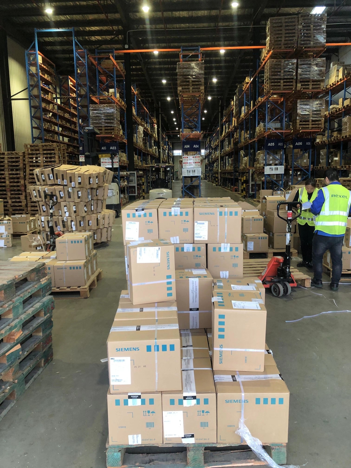 E82EV113K4C200 NEW LENZE E82EV113_4C200 Inverter 8200 Vector 11kW