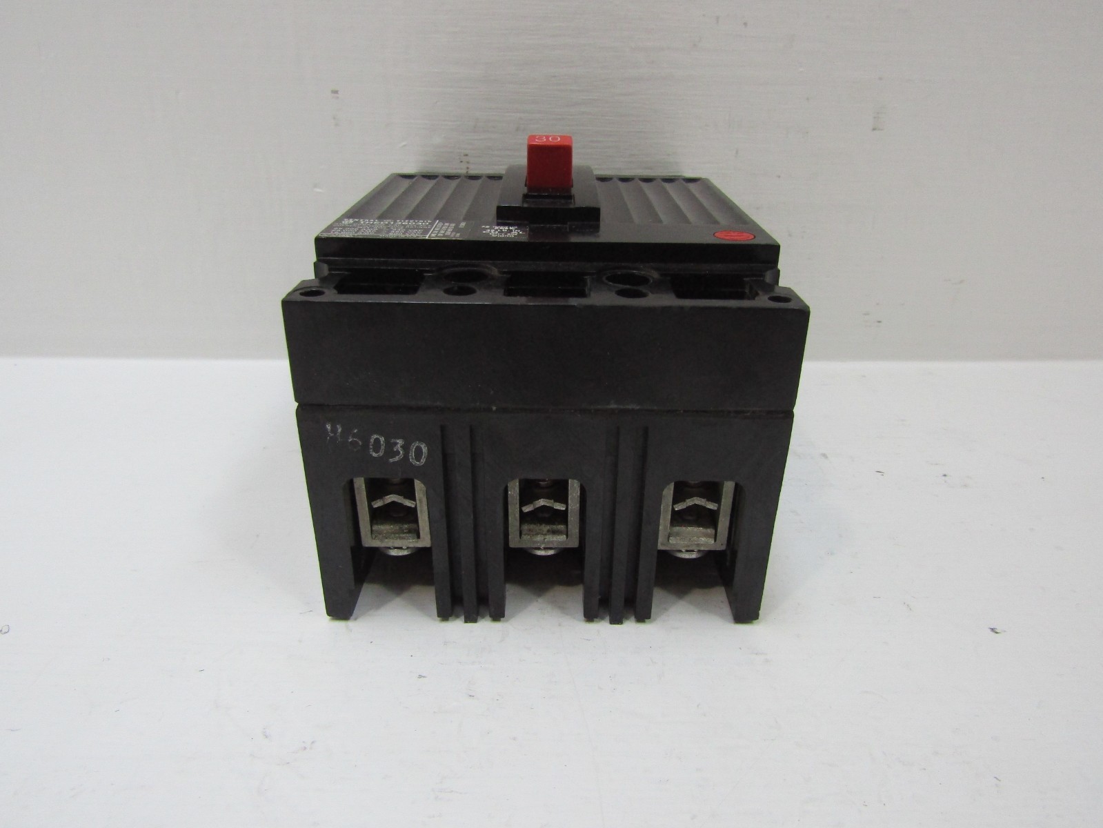 GE General Electric THED136030 30 Amp 600V 3-Pole Circuit Breaker 30A 3P